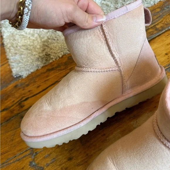 Pink Ugg boots - Picture 3 of 11